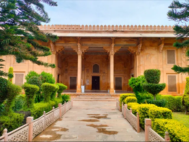 Akbari Fort