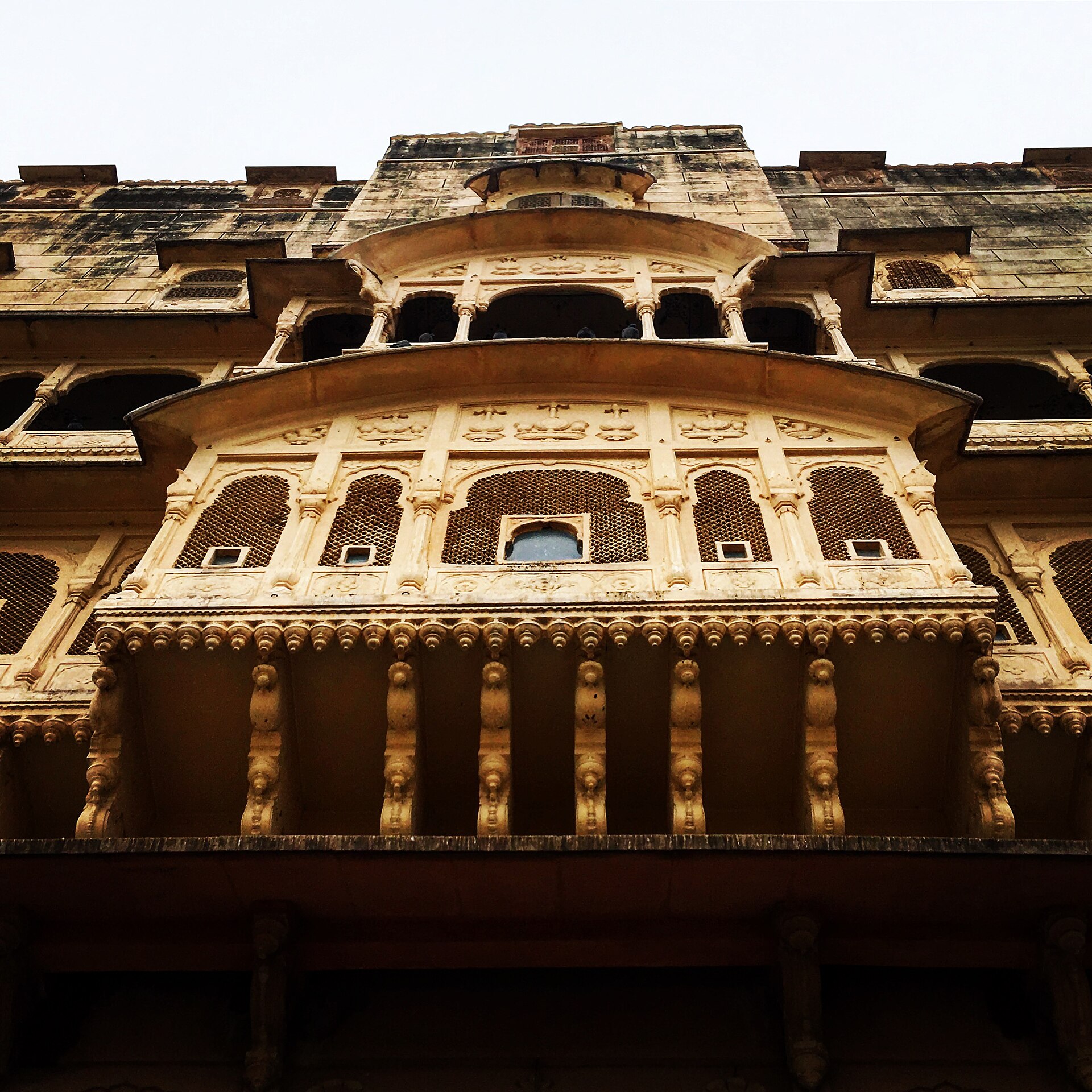 Jharokhas &amp; bay windows, Bikaner — Faridabad to Bikaner taxi | EZPZ Taxi