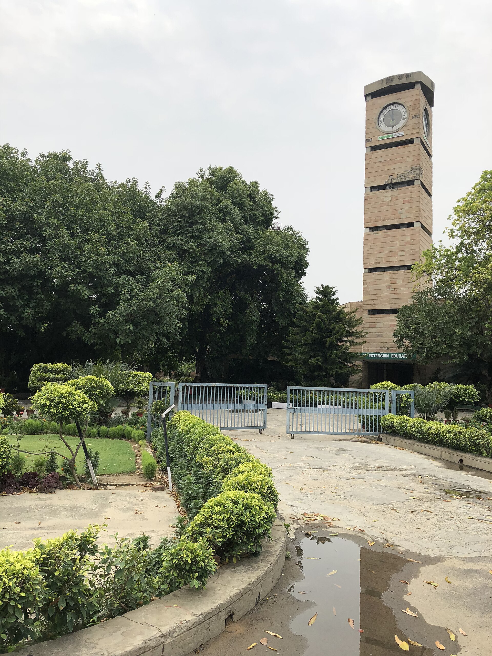 PAU &amp; its clock tower, Ludhiana — Faridabad to Ludhiana taxi | EZPZ Cabs