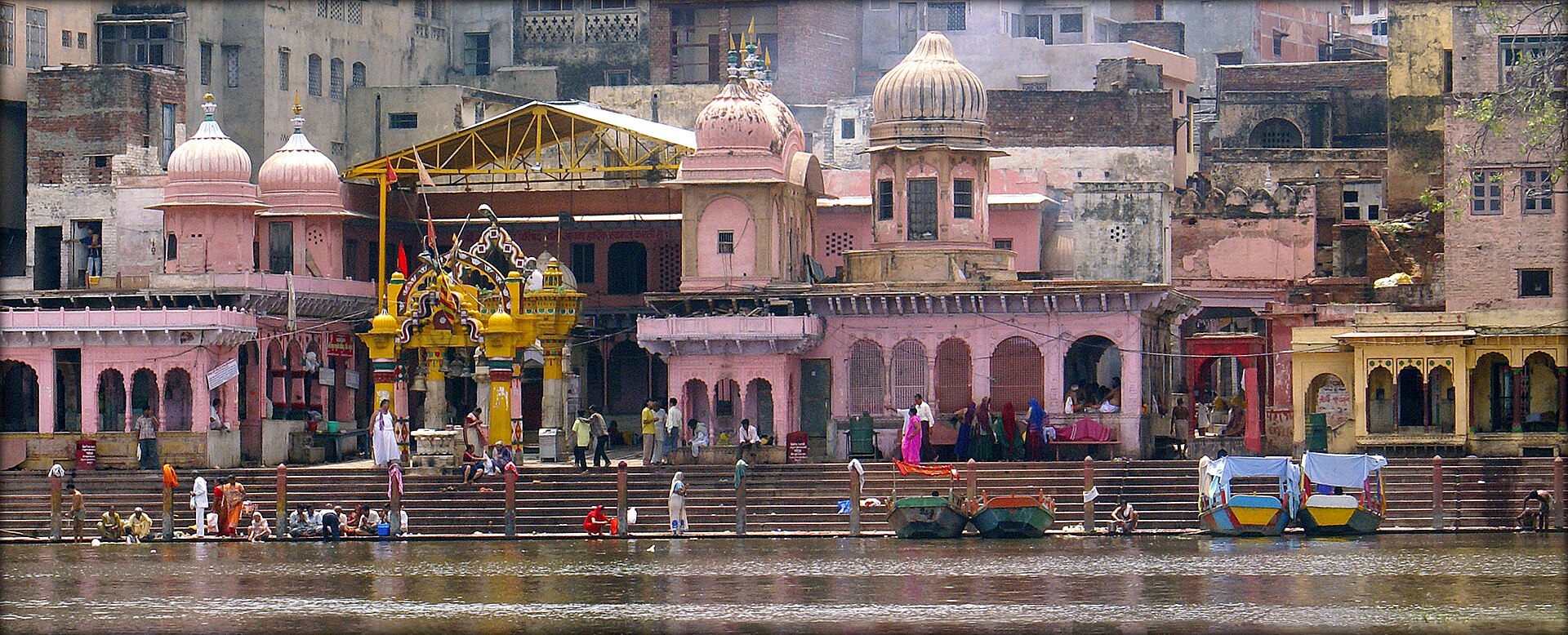 The ghats of Mathura, Mathura — Faridabad to Mathura taxi | EZPZ Taxi