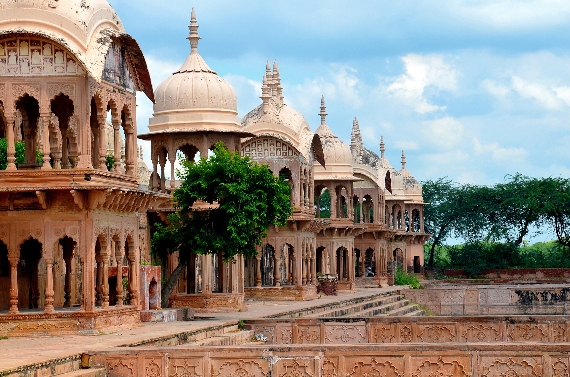 Kusum Sarovar, Mathura — Delhi to Mathura taxi | EZPZ Taxi