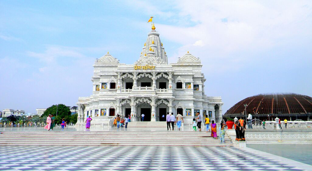 Prem Mandir by day, Mathura — Faridabad to Mathura taxi | EZPZ Taxi